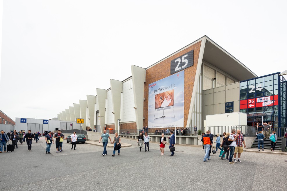 Banner Facade Hall 25 Banner Facade Hall 25