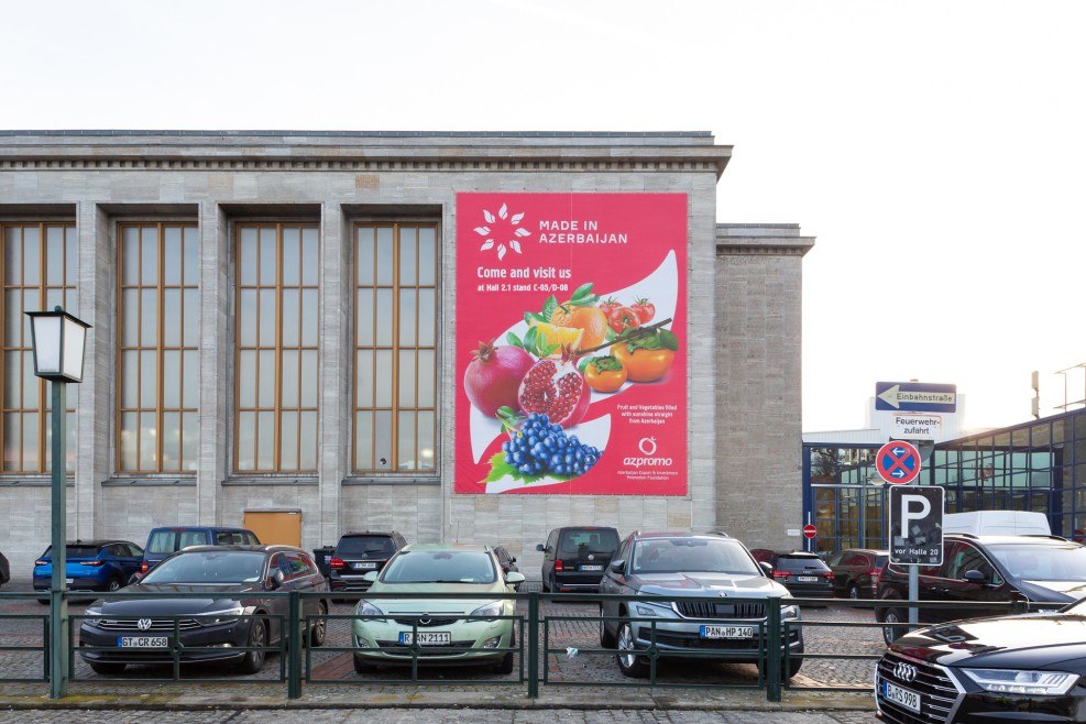Mega-Banner Hall 20 Mega-Banner Hall 20