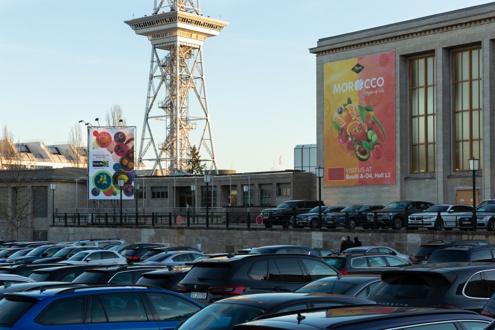 Mega-Banner Hall 18