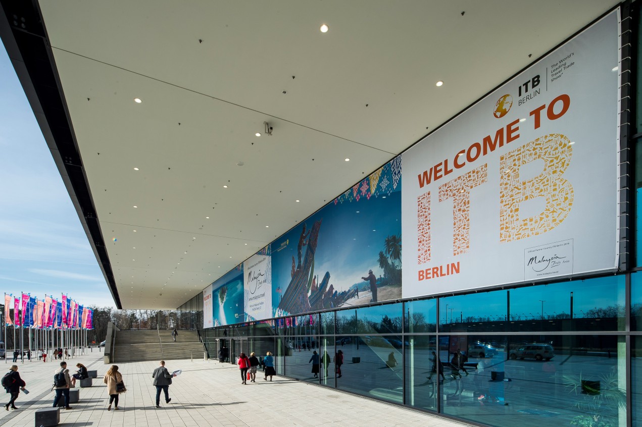 Entrance Banner CityCube Berlin