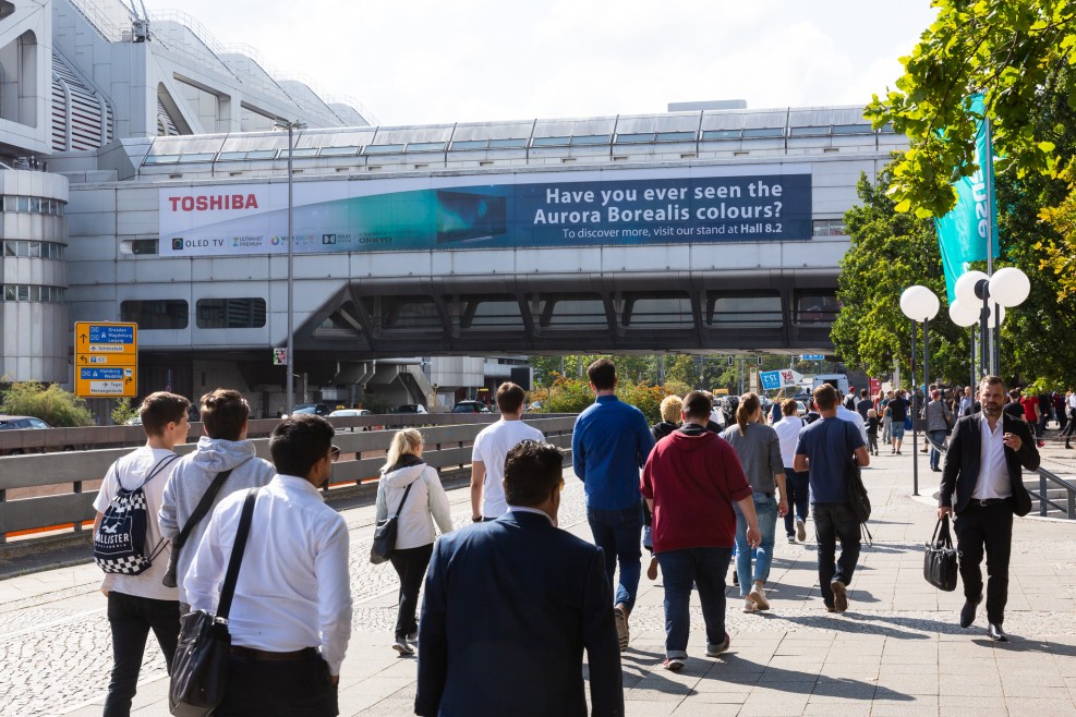 Mega-Banner ICC Berlin Brücke Nord