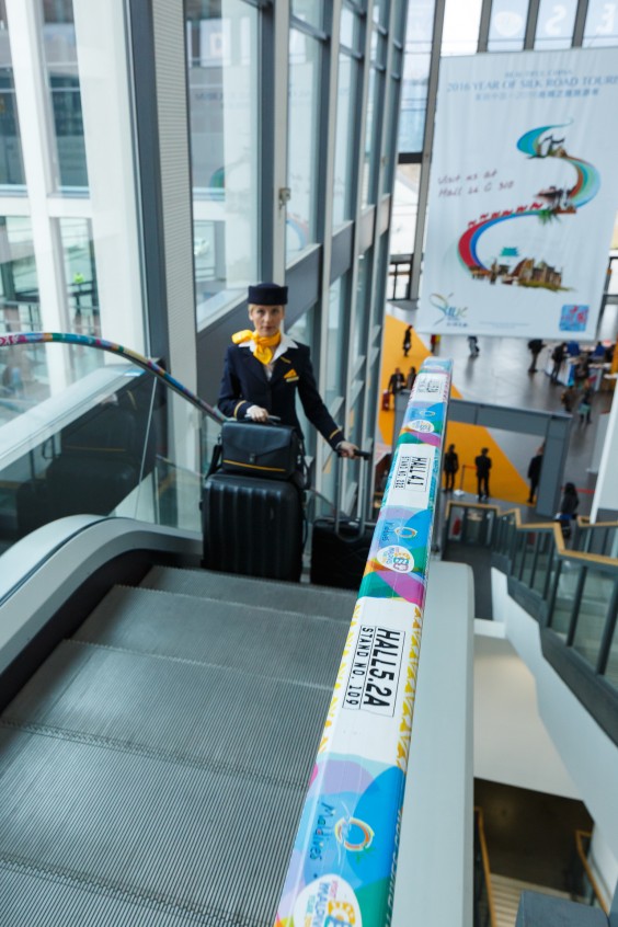 Handlaufwerbung Fahrtreppen Eingangshalle Süd