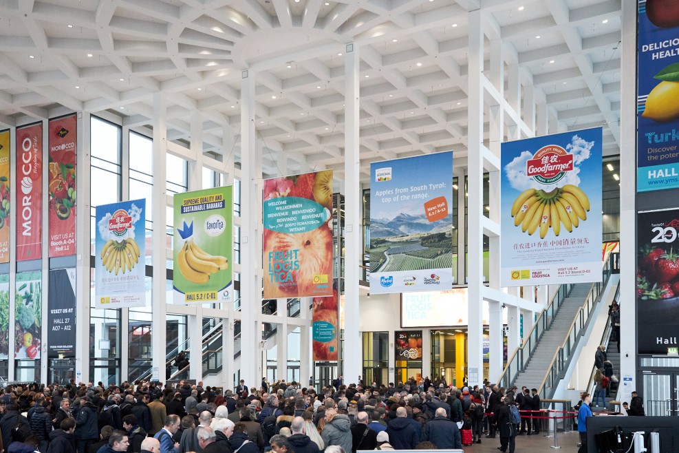 Großbanner Eingangshalle Süd, 2-seitig Großbanner Eingangshalle Süd, 2-seitig