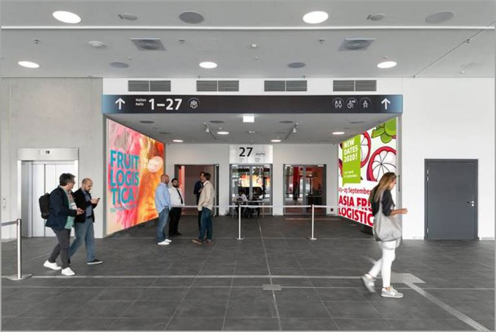 Eingangsbanner zur Ausstellungshalle Eingangsbanner zur Ausstellungshalle