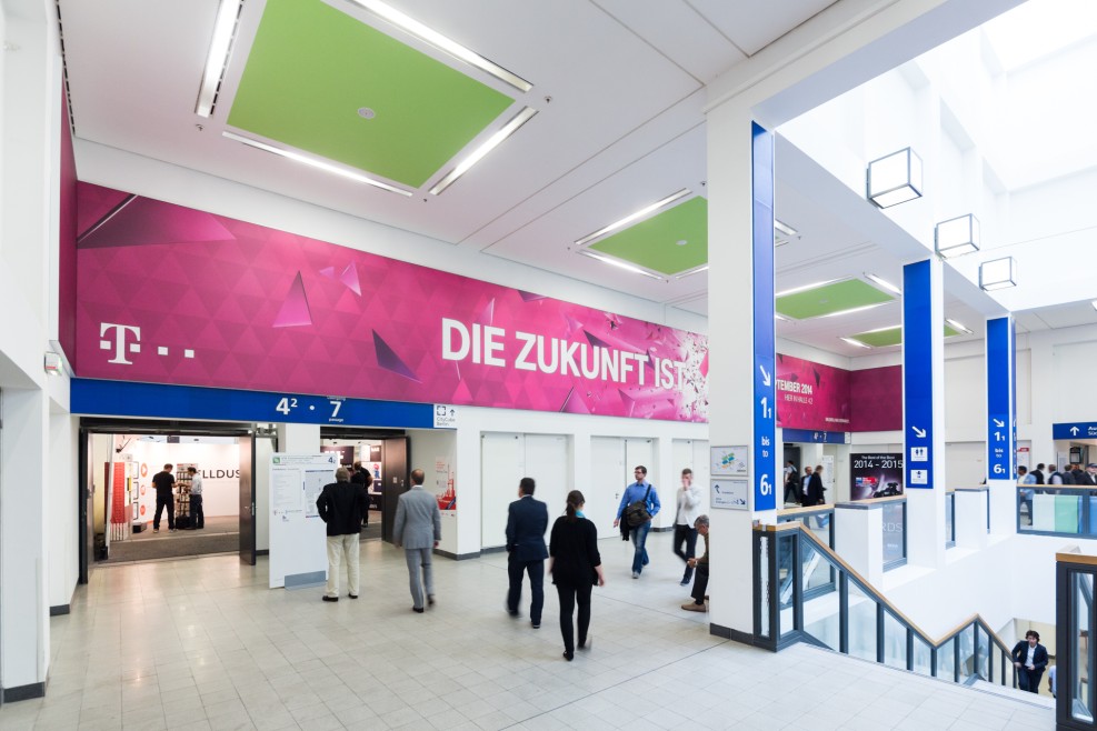 Branding Eingänge Hallen 1.2 und 2.2 Branding Eingänge Hallen 1.2 und 2.2